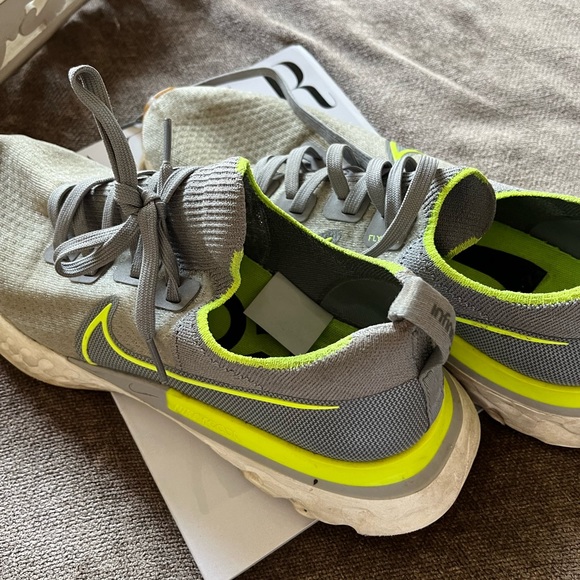 Nike REACT Gray & Lime Green FlyKnit Sneakers - Men’s Size 10 - Picture 2 of 14